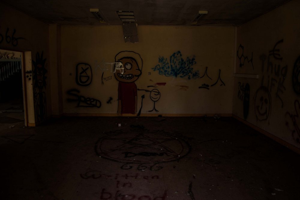 1738